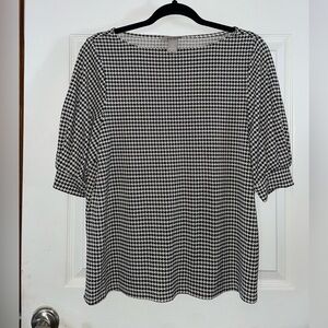 H&M Black and White Houndstooth Shortsleeve Top Medium